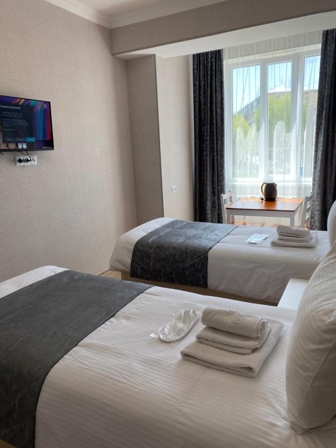 Hotel Sharl Ninotsminda Buitenkant foto
